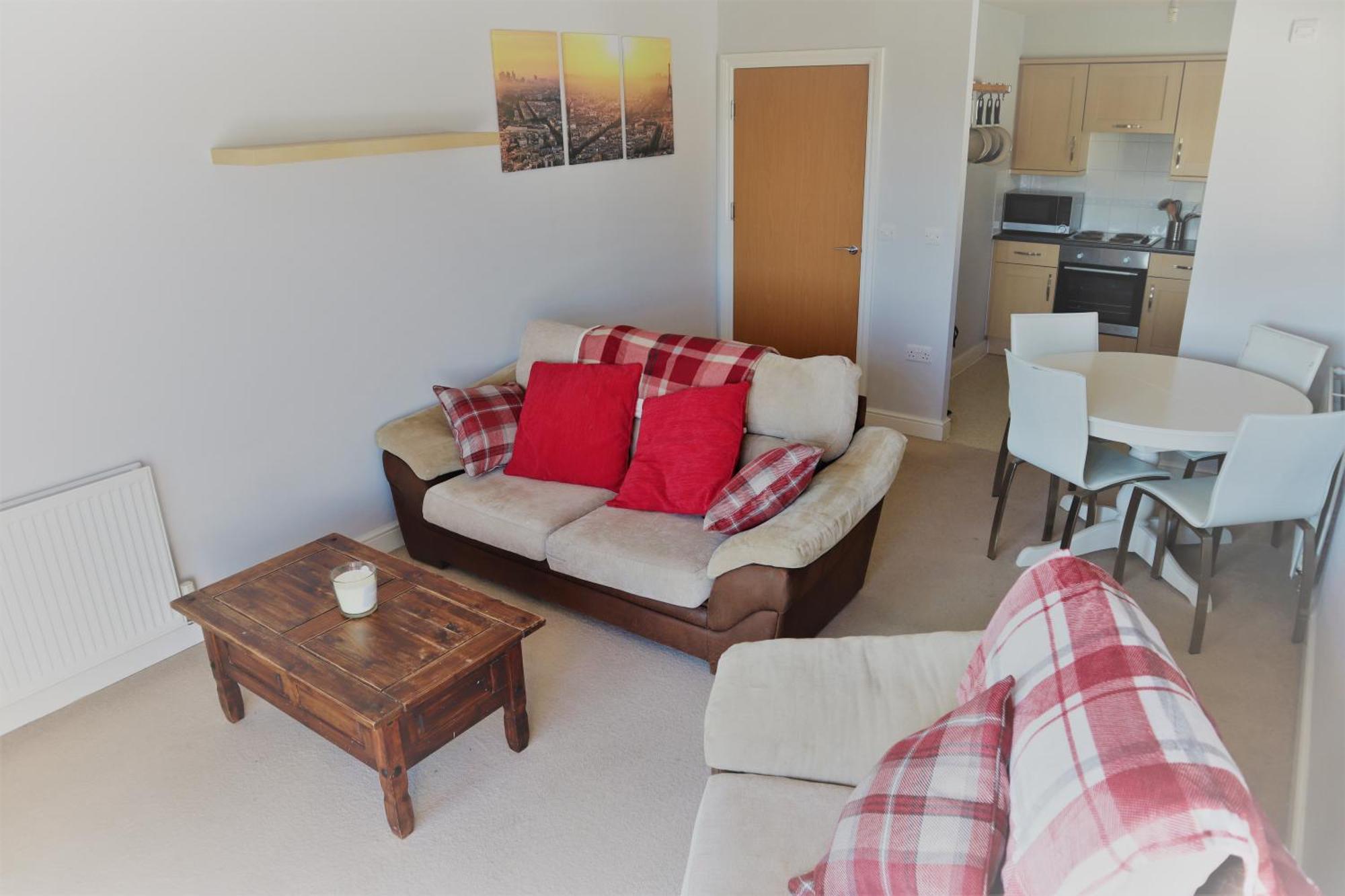 2Br Apt In Crawley W Parking - Near Gatwick 아파트 외부 사진