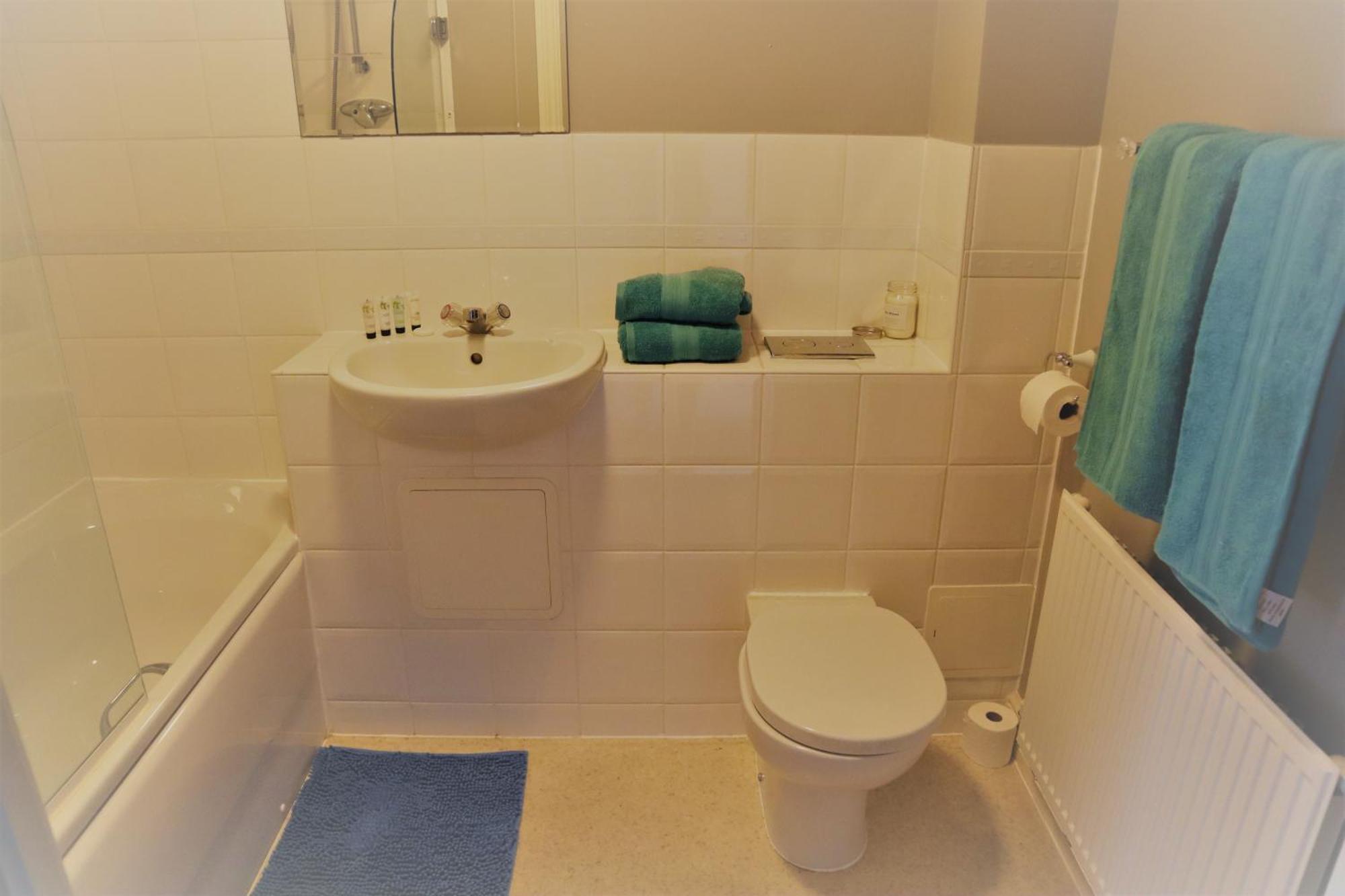 2Br Apt In Crawley W Parking - Near Gatwick 아파트 외부 사진