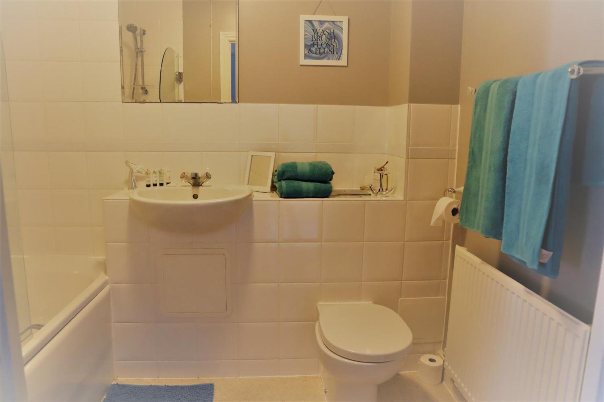 2Br Apt In Crawley W Parking - Near Gatwick 아파트 외부 사진